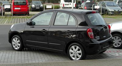 Автостекла Nissan Micra K13 c установкой в Москве